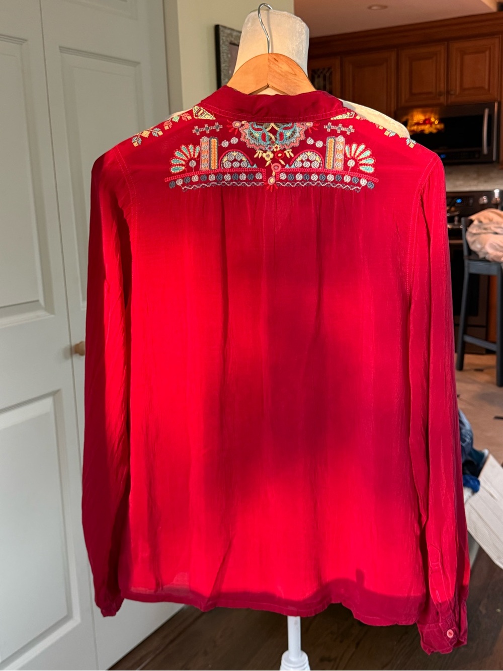 Johnny Was Red Embroidered Button Down Blouse Boho Shirt Size M - Picture 4 of 8